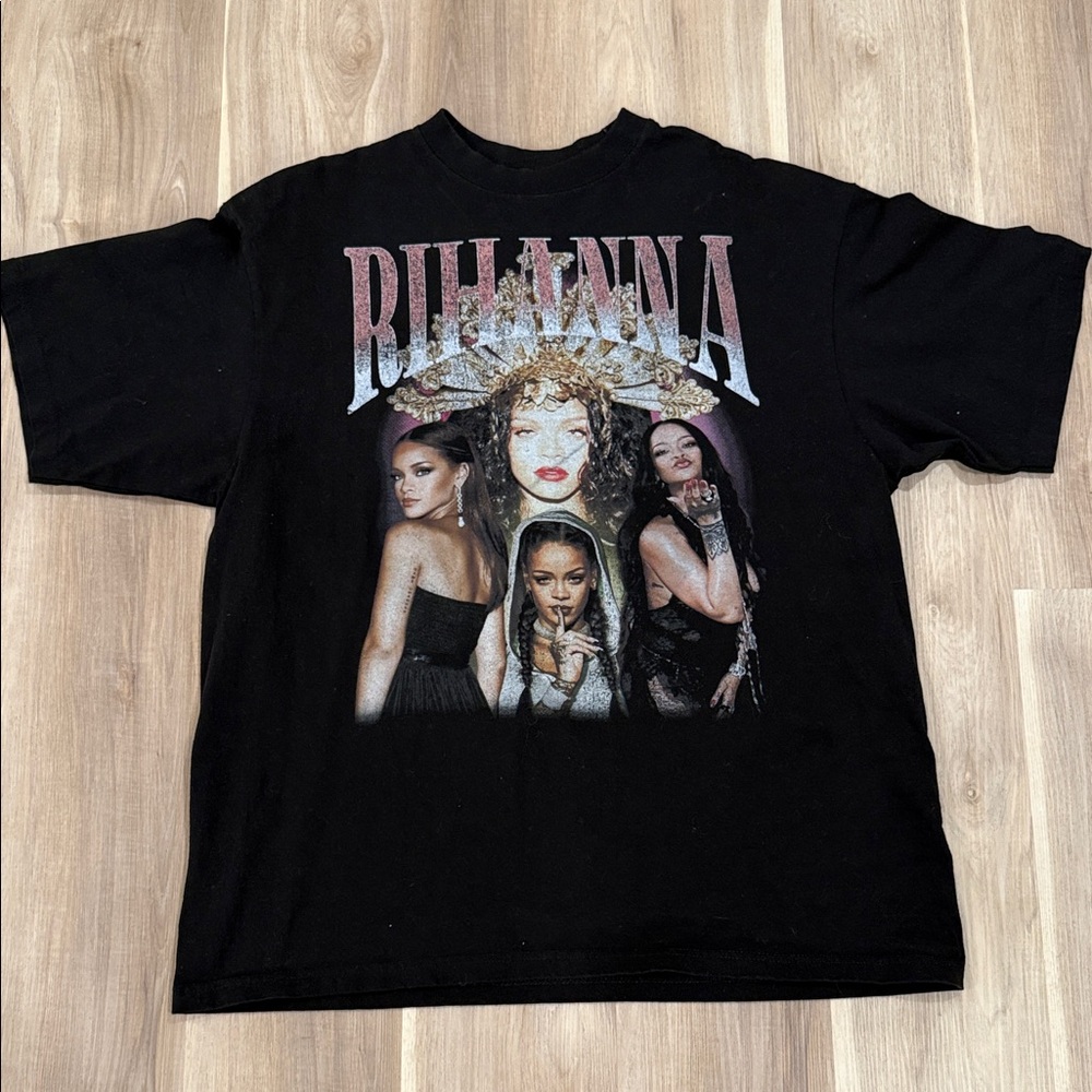 Black Graphic Tee - Rihanna